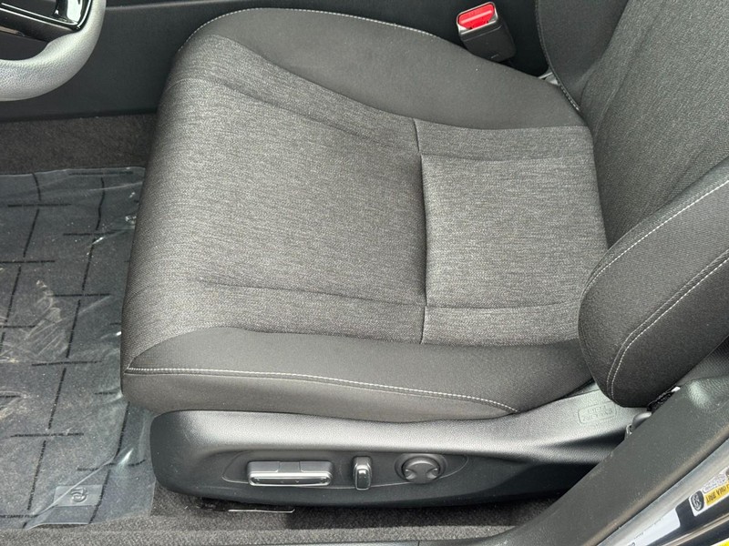 Honda Accord Sedan Vehicle Full-screen Gallery Image 15