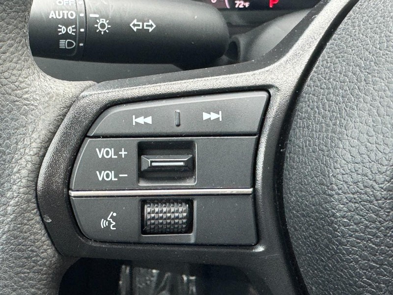 Honda Accord Sedan Vehicle Full-screen Gallery Image 16