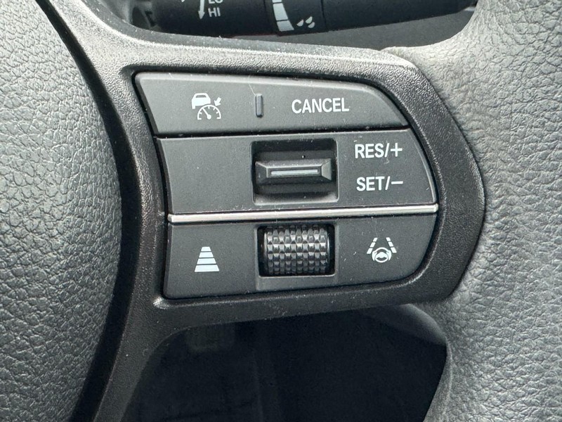 Honda Accord Sedan Vehicle Full-screen Gallery Image 17