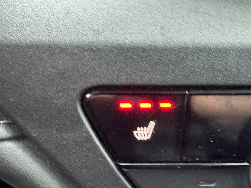 Honda Accord Sedan Vehicle Full-screen Gallery Image 20