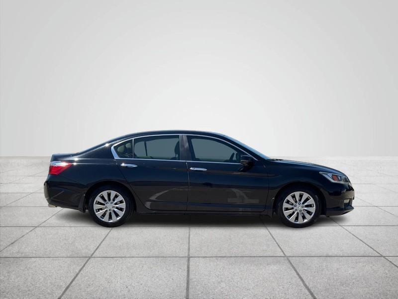 Honda Accord Sedan Vehicle Full-screen Gallery Image 02