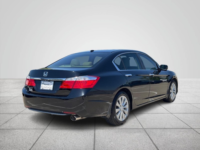 Honda Accord Sedan Vehicle Full-screen Gallery Image 03