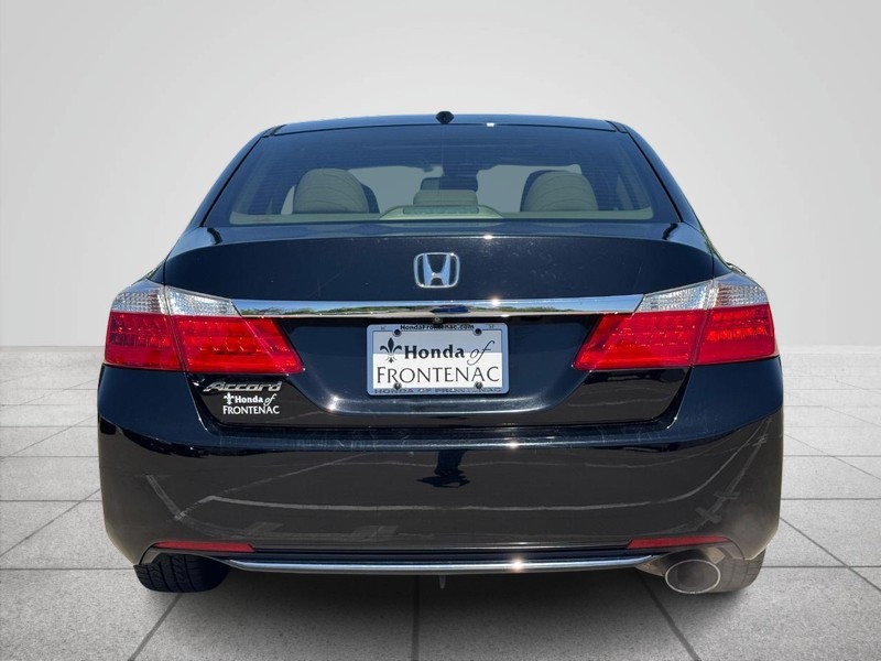 Honda Accord Sedan Vehicle Full-screen Gallery Image 05