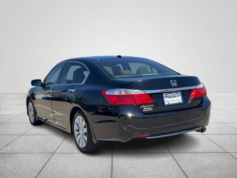 Honda Accord Sedan Vehicle Full-screen Gallery Image 06