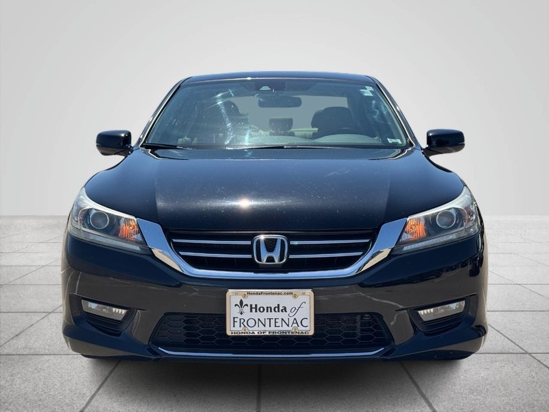 Honda Accord Sedan Vehicle Full-screen Gallery Image 08