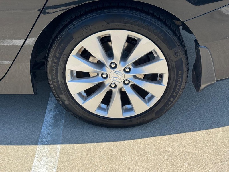 Honda Accord Sedan Vehicle Full-screen Gallery Image 09