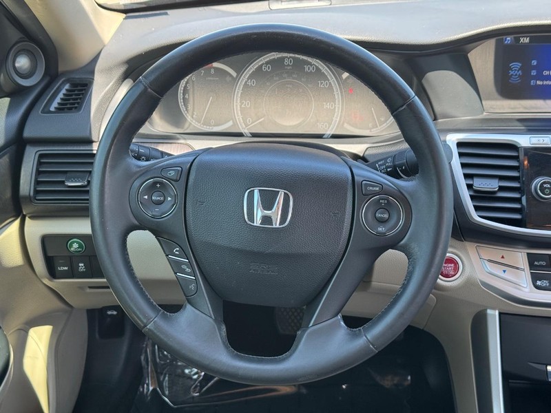 Honda Accord Sedan Vehicle Full-screen Gallery Image 12