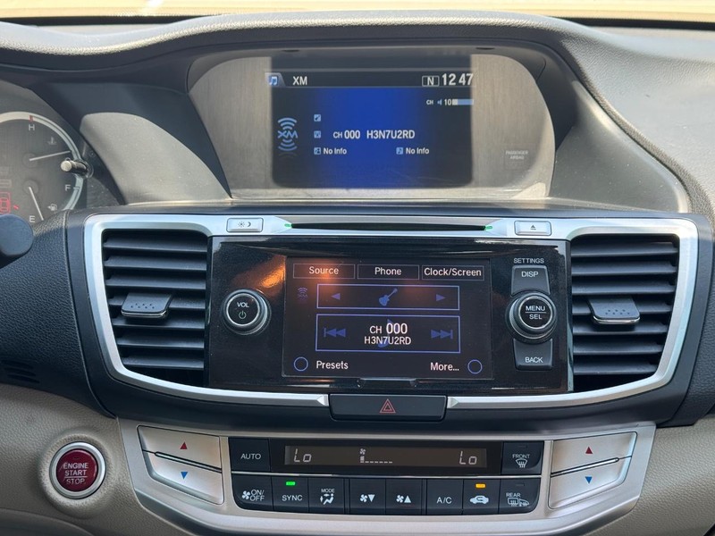 Honda Accord Sedan Vehicle Full-screen Gallery Image 13