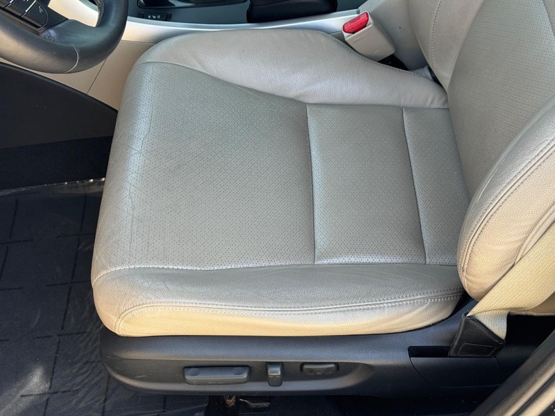 Honda Accord Sedan Vehicle Full-screen Gallery Image 16