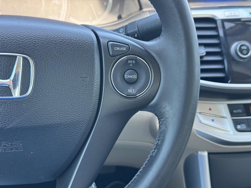 Honda Accord Sedan Vehicle Full-screen Gallery Image 19