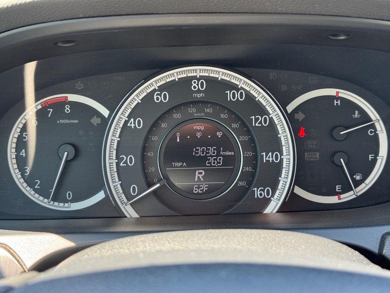 Honda Accord Sedan Vehicle Full-screen Gallery Image 20