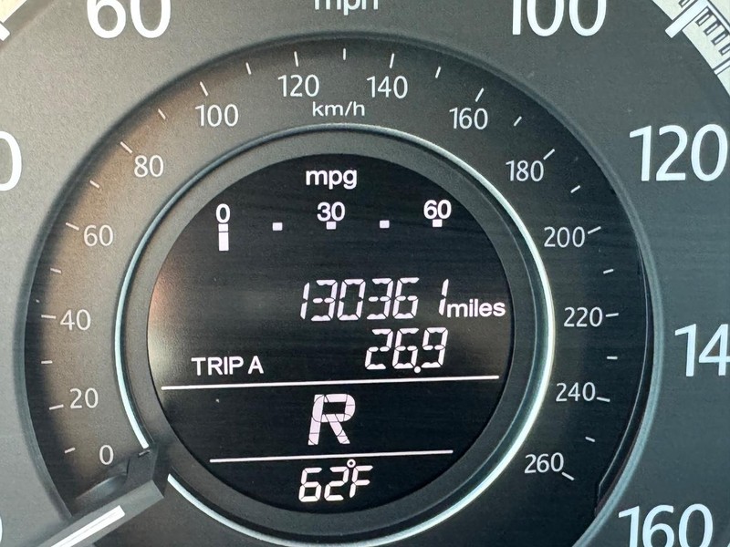 Honda Accord Sedan Vehicle Full-screen Gallery Image 21