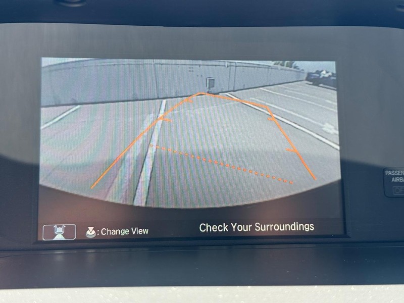 Honda Accord Sedan Vehicle Full-screen Gallery Image 23