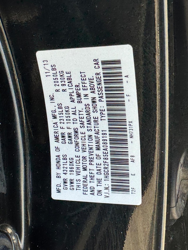 Honda Accord Sedan Vehicle Full-screen Gallery Image 24