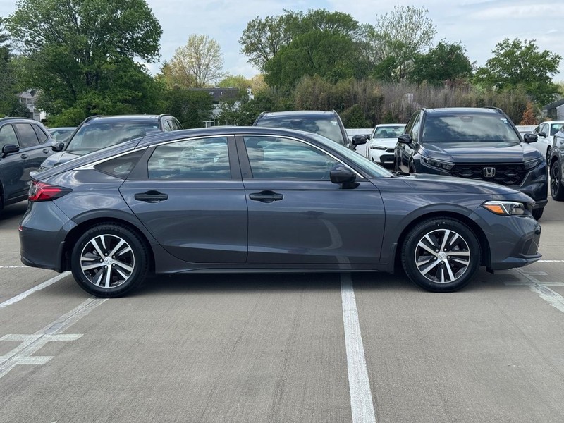 Honda Civic Hatchback Vehicle Full-screen Gallery Image 02