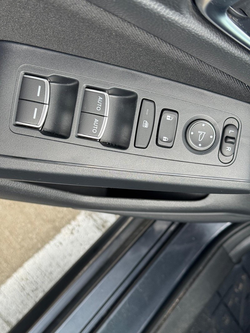 Honda Civic Hatchback Vehicle Full-screen Gallery Image 14
