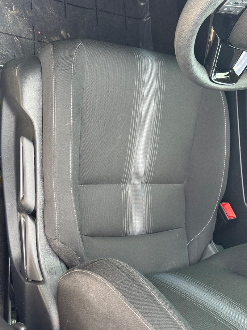Honda Civic Hatchback Vehicle Full-screen Gallery Image 15