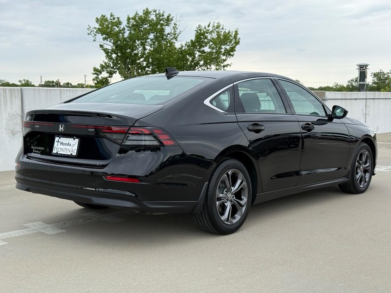 Honda Accord Sedan Vehicle Full-screen Gallery Image 03