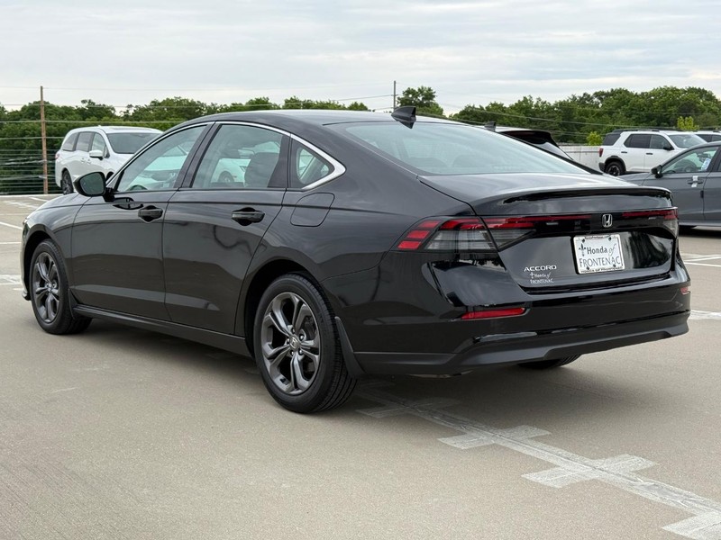 Honda Accord Sedan Vehicle Full-screen Gallery Image 05