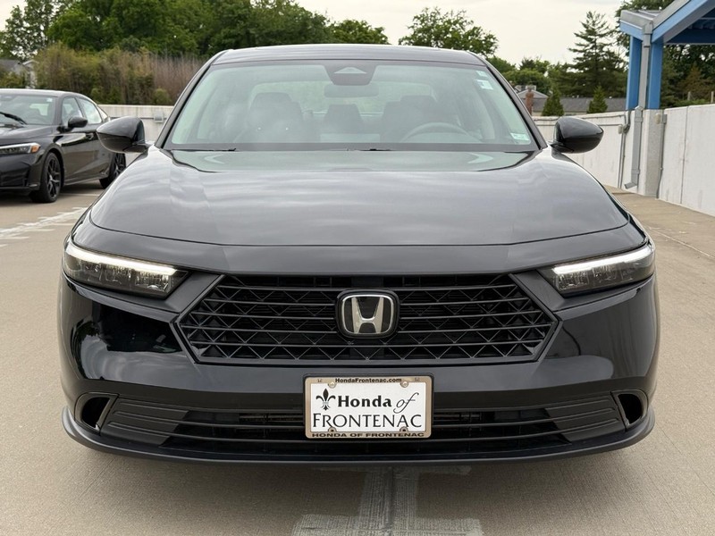 Honda Accord Sedan Vehicle Full-screen Gallery Image 09