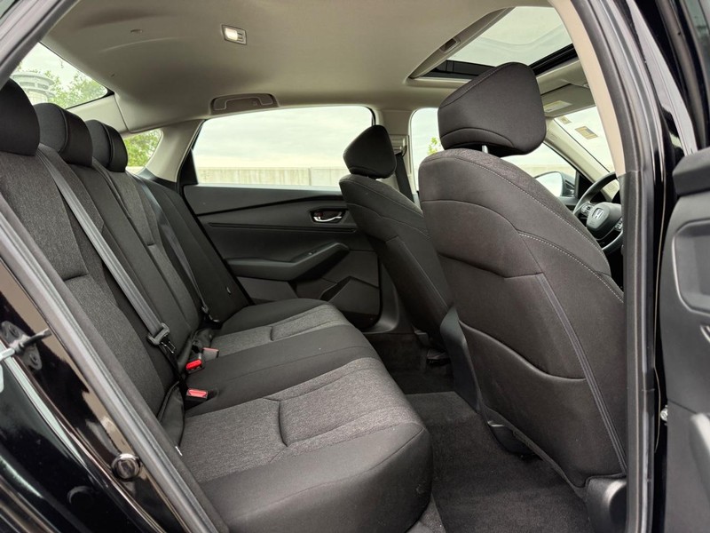 Honda Accord Sedan Vehicle Full-screen Gallery Image 10