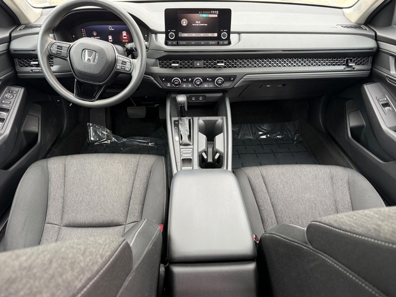 Honda Accord Sedan Vehicle Full-screen Gallery Image 12