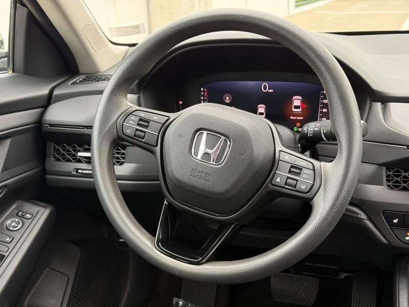 Honda Accord Sedan Vehicle Full-screen Gallery Image 13