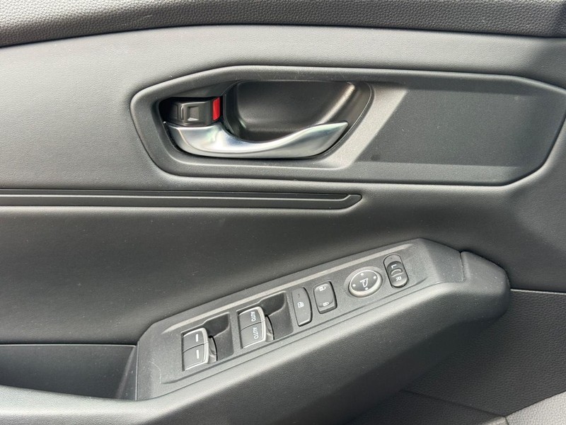 Honda Accord Sedan Vehicle Full-screen Gallery Image 24
