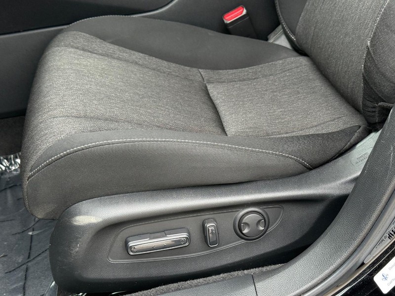 Honda Accord Sedan Vehicle Full-screen Gallery Image 25