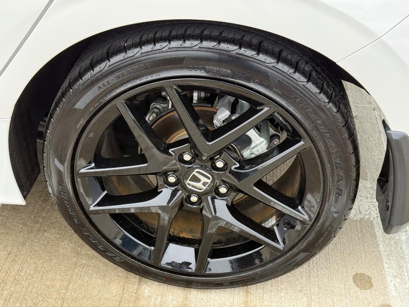 Honda Civic Hatchback Vehicle Full-screen Gallery Image 08