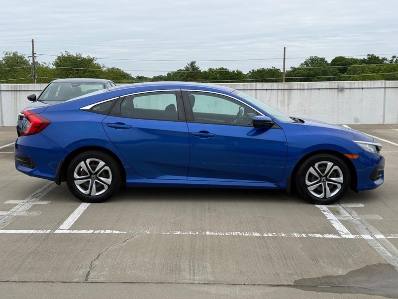 Honda Civic Sedan Vehicle Full-screen Gallery Image 02