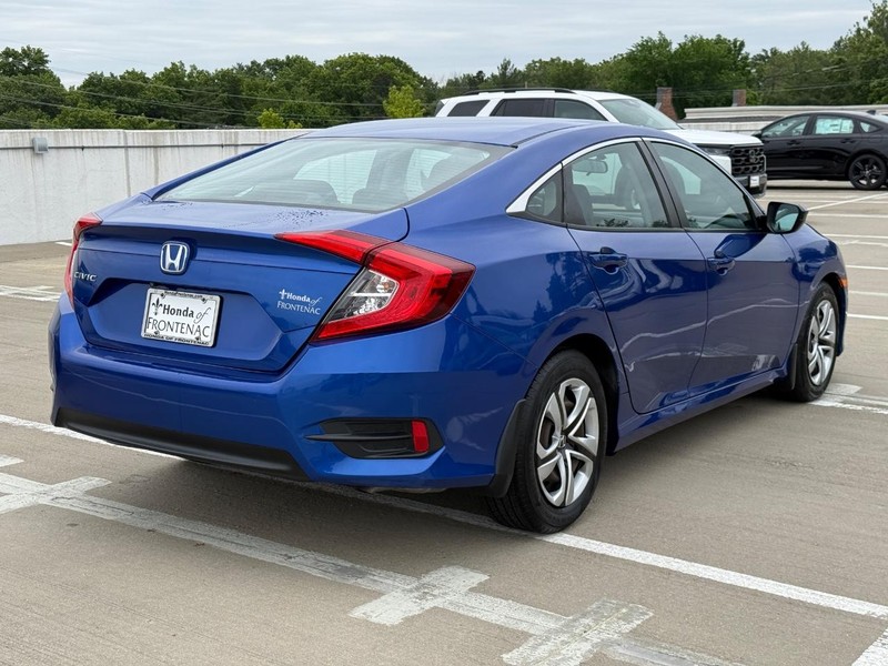 Honda Civic Sedan Vehicle Full-screen Gallery Image 03