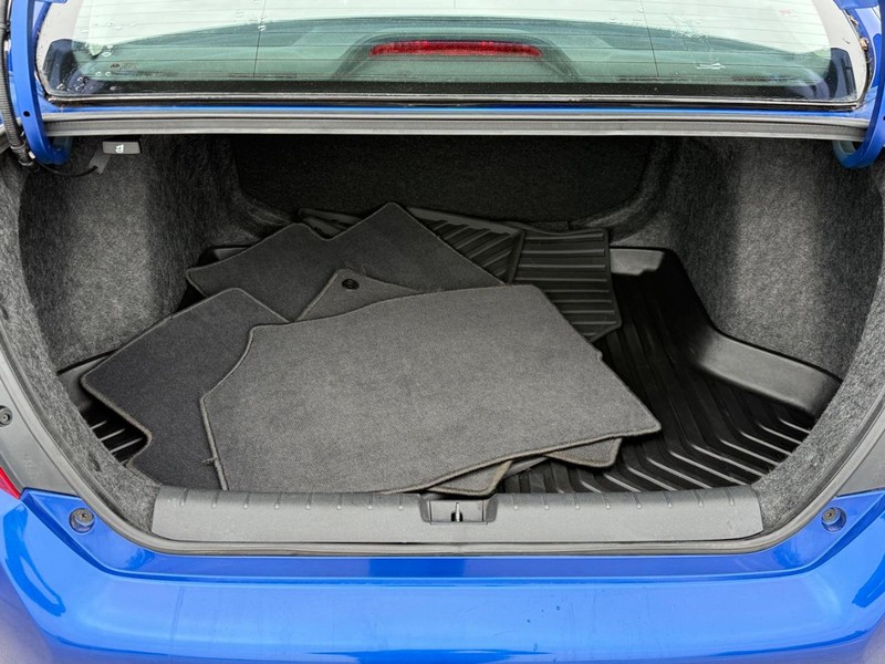 Honda Civic Sedan Vehicle Full-screen Gallery Image 05