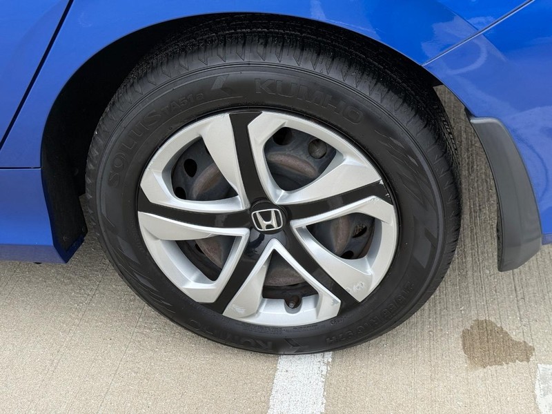 Honda Civic Sedan Vehicle Full-screen Gallery Image 07