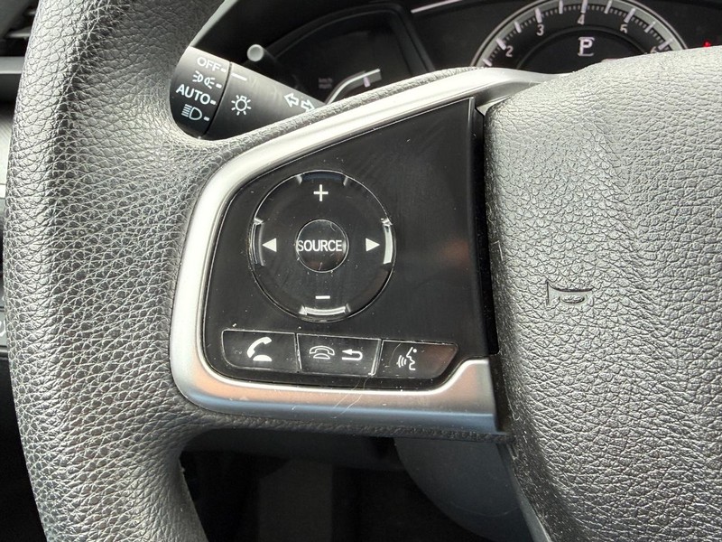 Honda Civic Sedan Vehicle Full-screen Gallery Image 17
