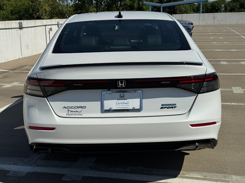Honda Accord Hybrid Vehicle Full-screen Gallery Image 05