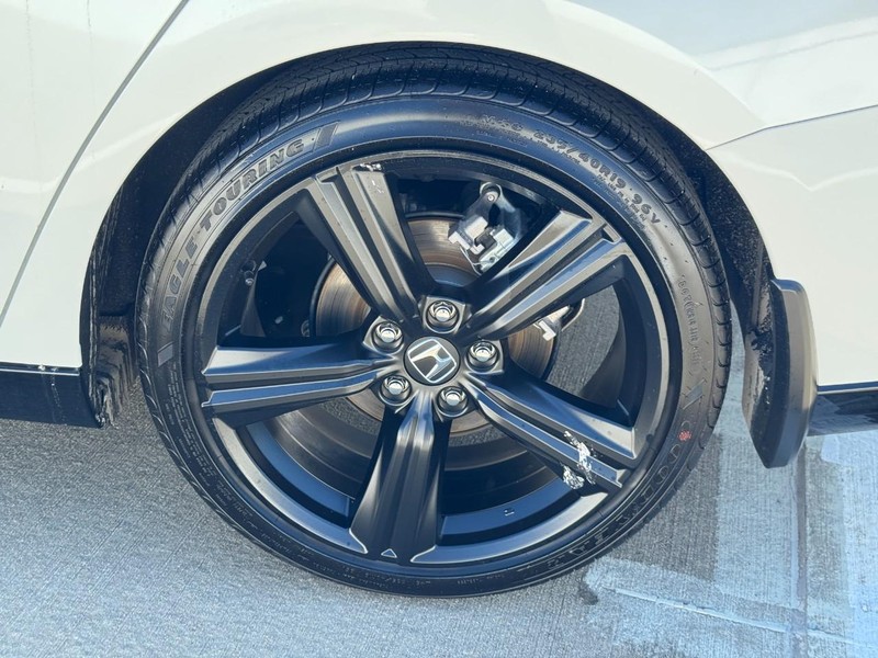 Honda Accord Hybrid Vehicle Full-screen Gallery Image 07