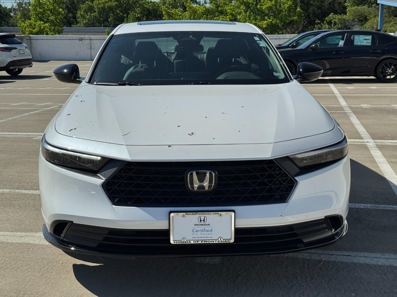 Honda Accord Hybrid Vehicle Full-screen Gallery Image 09