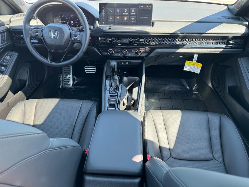 Honda Accord Hybrid Vehicle Full-screen Gallery Image 11
