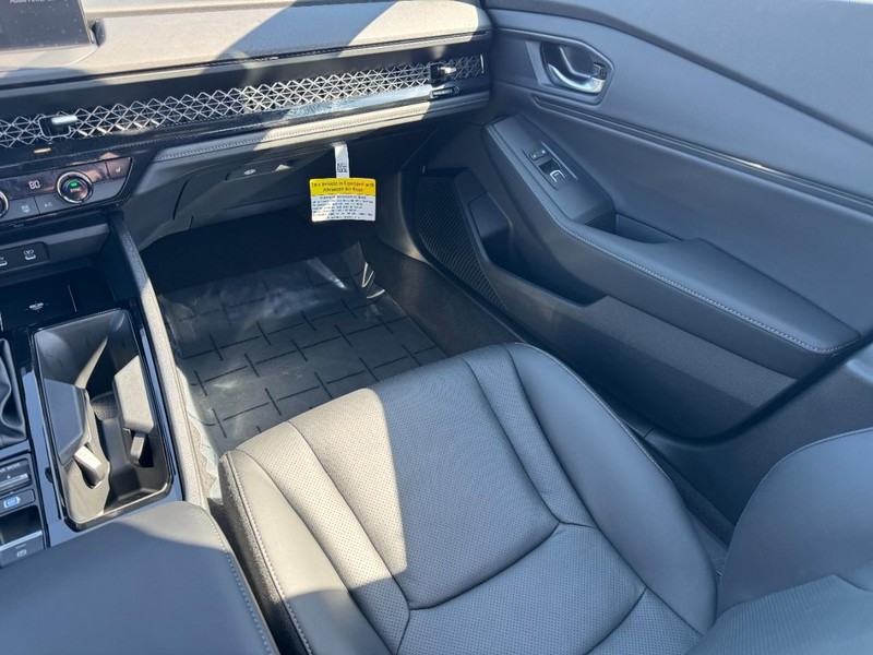 Honda Accord Hybrid Vehicle Full-screen Gallery Image 15