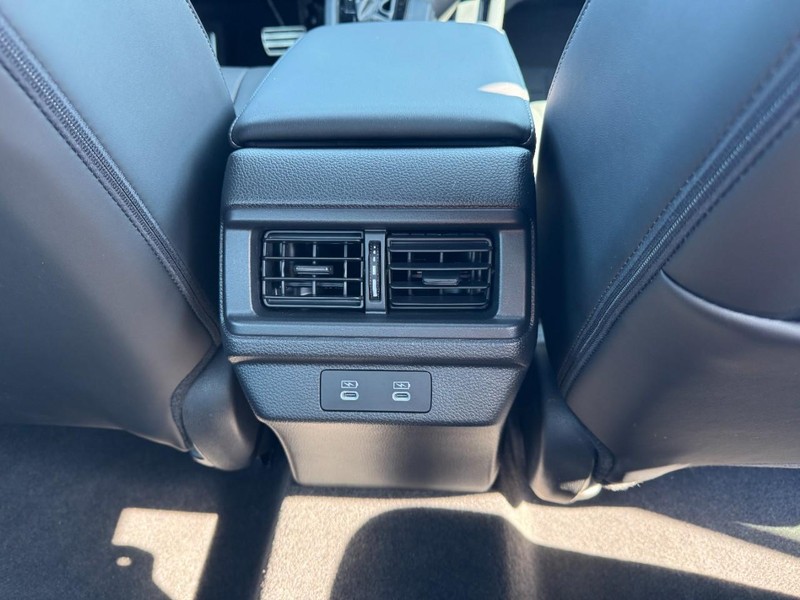 Honda Accord Hybrid Vehicle Full-screen Gallery Image 16