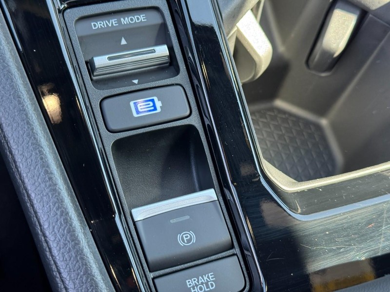 Honda Accord Hybrid Vehicle Full-screen Gallery Image 23
