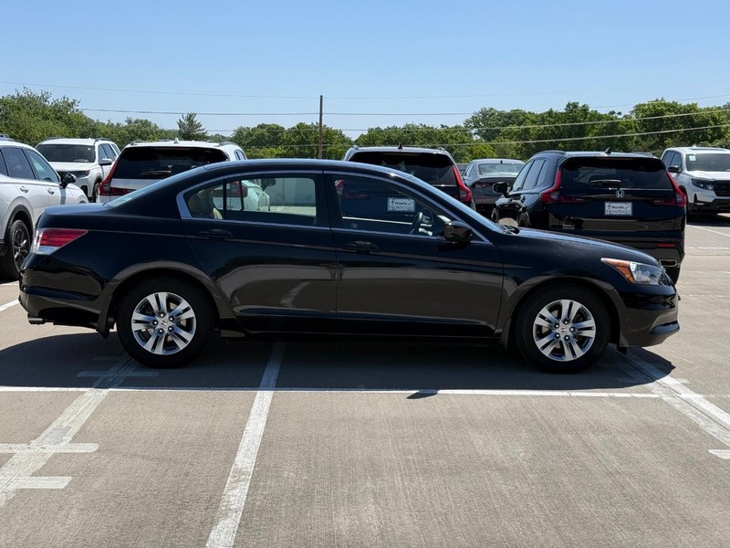 Honda Accord Sedan Vehicle Full-screen Gallery Image 02