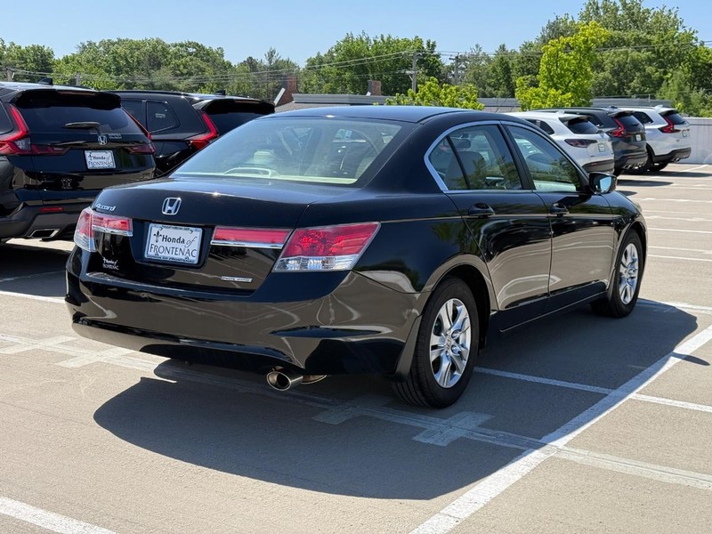 Honda Accord Sedan Vehicle Full-screen Gallery Image 03