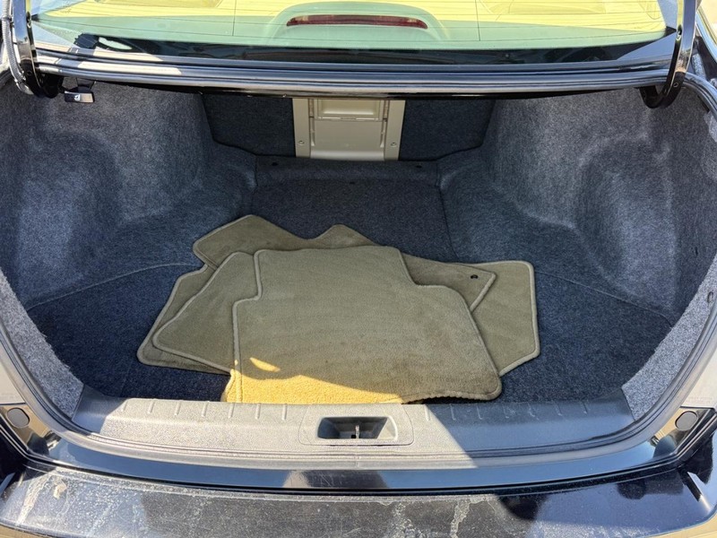 Honda Accord Sedan Vehicle Full-screen Gallery Image 04