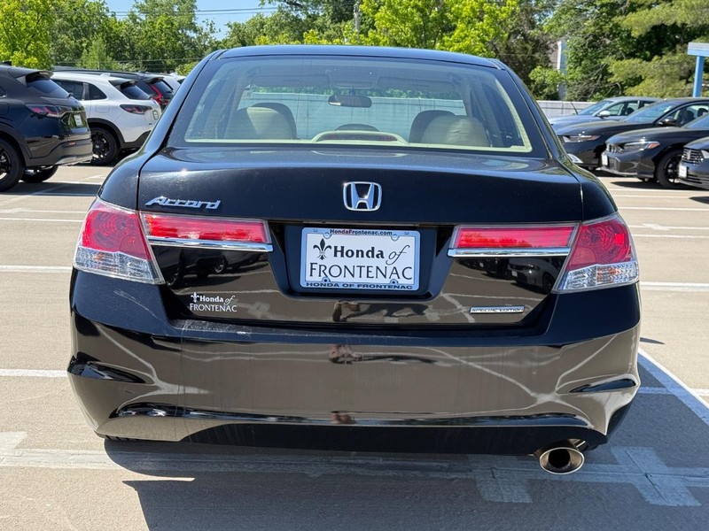 Honda Accord Sedan Vehicle Full-screen Gallery Image 05