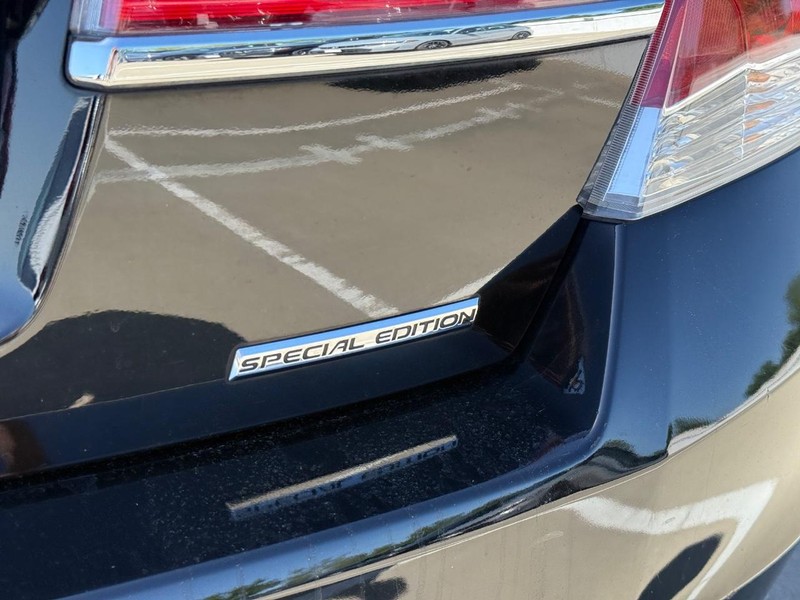 Honda Accord Sedan Vehicle Full-screen Gallery Image 06