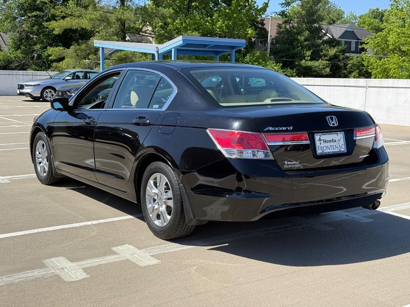 Honda Accord Sedan Vehicle Full-screen Gallery Image 07