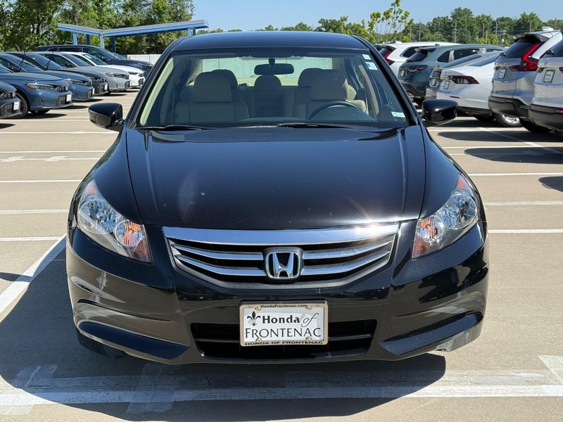 Honda Accord Sedan Vehicle Full-screen Gallery Image 10