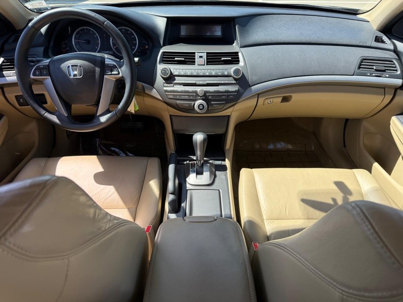 Honda Accord Sedan Vehicle Full-screen Gallery Image 12